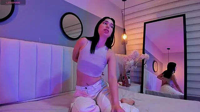 Snapshot of alice_lodge chatting on 19, 11, 2025 alice lodge online show from 19, 11, 2025