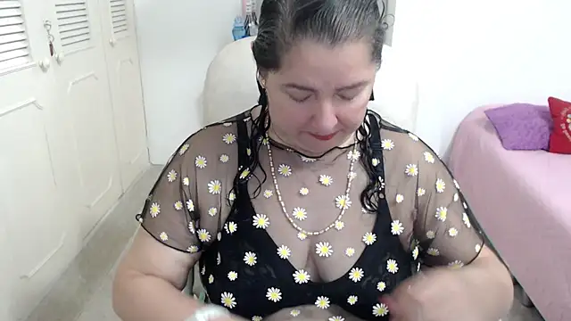 leonela 69 online show from 24, 4, 2026