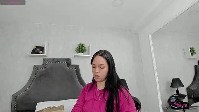 EmiliaRose  online show from 27, 11, 2025