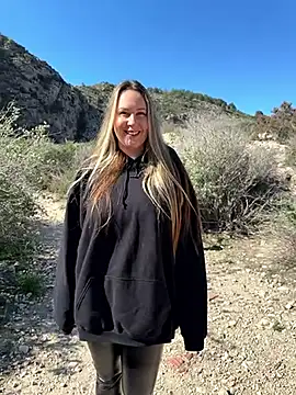 Mona Plus online show from 25, 2, 2026