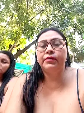 Snapshot of promiscuous-indecent-momm chatting on 16, 12, 2025 promiscuous-indecent-momm online show from 16, 12, 2025