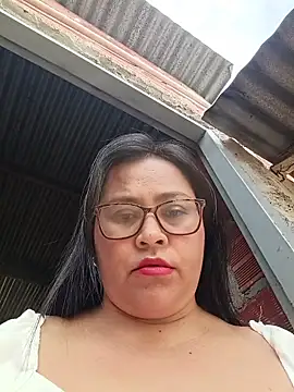 Snapshot of promiscuous-indecent-momm chatting on 5, 1, 2026 promiscuous-indecent-momm online show from 5, 1, 2026