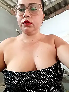 Snapshot of promiscuous-indecent-momm chatting on 1, 3, 2026 promiscuous-indecent-momm online show from 1, 3, 2026