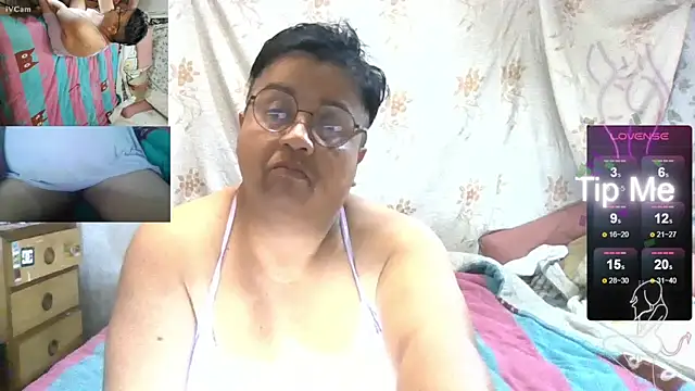 Snapshot of erinadarling79 chatting on 18, 9, 2025 erinadarling79 online show from 18, 9, 2025