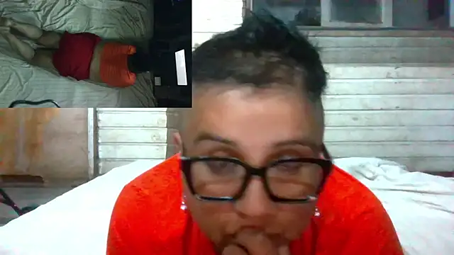 Snapshot of erinadarling79 chatting on 23, 11, 2025 erinadarling79 online show from 23, 11, 2025