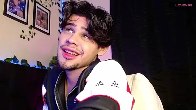 Snapshot of isaac-saenz chatting on 17, 2, 2025 isaac-saenz online show from 17, 2, 2025