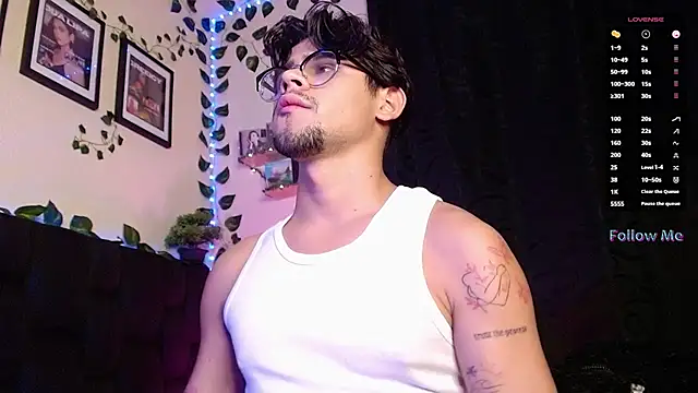 Snapshot of isaac-saenz chatting on 19, 2, 2025 isaac-saenz online show from 19, 2, 2025