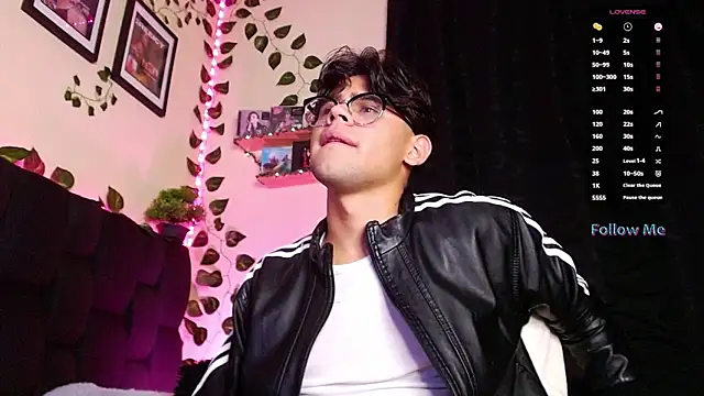 Snapshot of isaac-saenz chatting on 22, 2, 2025 isaac-saenz online show from 22, 2, 2025