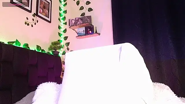 Snapshot of isaac-saenz chatting on 12, 3, 2025 isaac-saenz online show from 12, 3, 2025