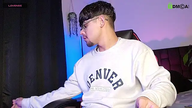 Snapshot of isaac-saenz chatting on 6, 10, 2025 isaac-saenz online show from 6, 10, 2025