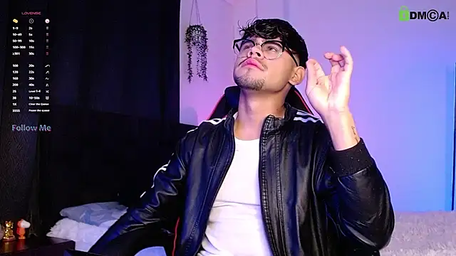 Snapshot of isaac-saenz chatting on 14, 10, 2025 isaac-saenz online show from 14, 10, 2025