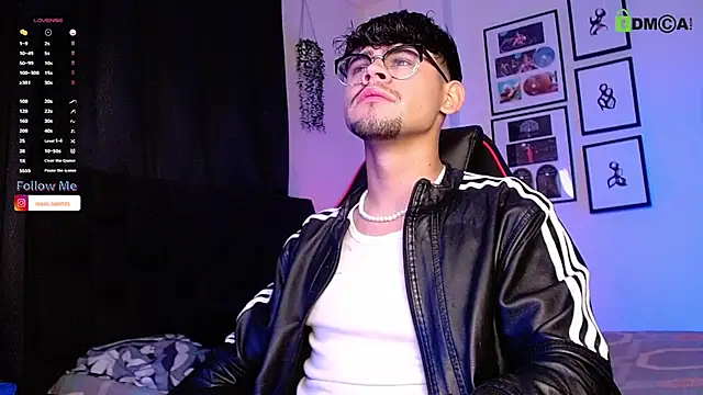 Snapshot of isaac-saenz chatting on 18, 11, 2025 isaac-saenz online show from 18, 11, 2025