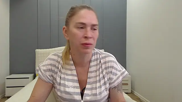 TessaDaybreak online show from 23, 7, 2026