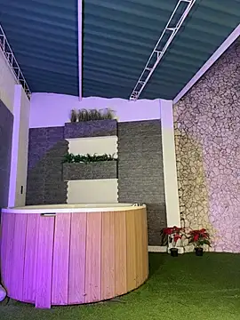 Snapshot of MelanieHillss chatting on 14, 12, 2025 MelanieHillss online show from 14, 12, 2025