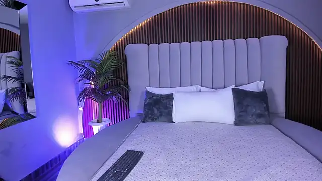 Snapshot of MelanieHillss chatting on 9, 1, 2026 MelanieHillss online show from 9, 1, 2026