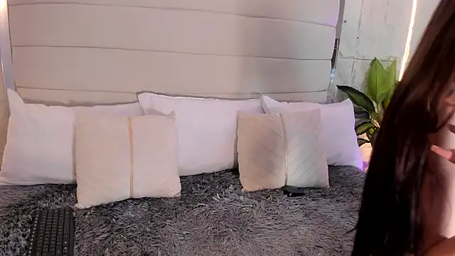 Snapshot of MelanieHillss chatting on 14, 2, 2026 MelanieHillss online show from 14, 2, 2026