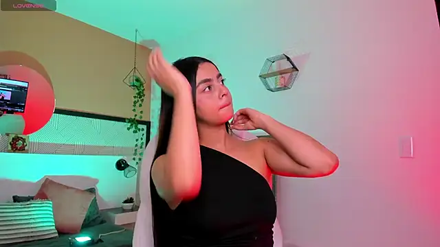 Bella walker  online show from 22, 4, 2026