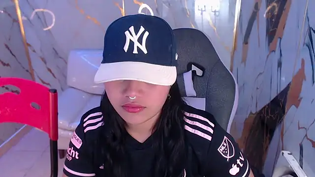 Snapshot of melany_rouse18 chatting on 5, 10, 2025 melany rouse18 online show from 5, 10, 2025