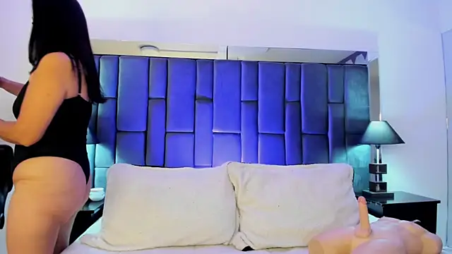 Aisha Nowak online show from 19, 10, 2025