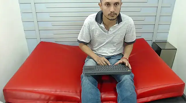 JhonTorres018 online show from 25, 2, 2025