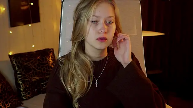 Snapshot of EveMundie chatting on 3, 6, 2026 EveMundie online show from 3, 6, 2026
