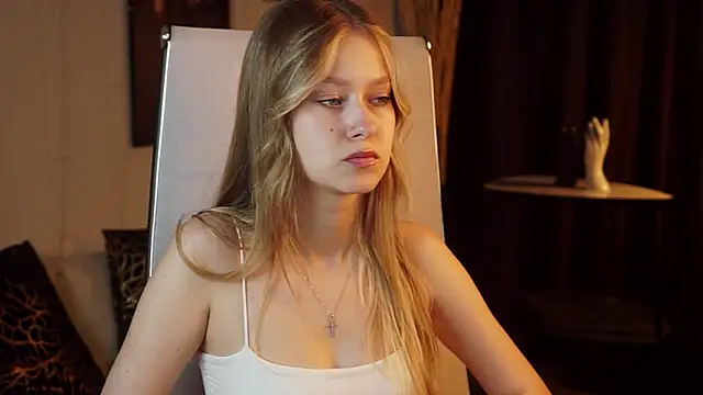Snapshot of EveMundie chatting on 16, 6, 2026 EveMundie online show from 16, 6, 2026