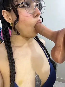 Snapshot of Emma_Winslow chatting on 9, 10, 2025 Emma Winslow online show from 9, 10, 2025