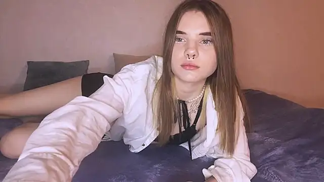 Snapshot of CarolinePepper chatting on 18, 2, 2025 CarolinePepper online show from 18, 2, 2025