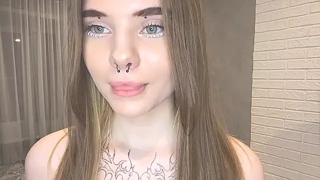 Snapshot of CarolinePepper chatting on 25, 2, 2025 CarolinePepper online show from 25, 2, 2025