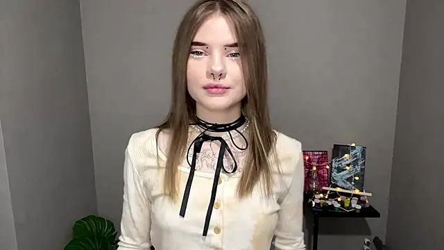 Snapshot of CarolinePepper chatting on 8, 3, 2025 CarolinePepper online show from 8, 3, 2025