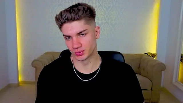 MaxKaiden online show from 24, 4, 2026