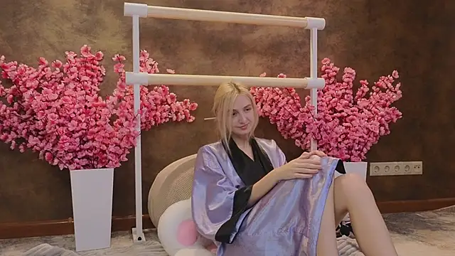 aishiro online show from 18, 3, 2025