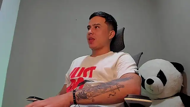 Snapshot of mattiwsmorris_ chatting on 20, 10, 2025 mattiwsmorris online show from 20, 10, 2025