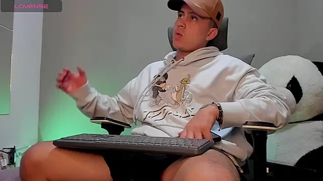 Snapshot of mattiwsmorris_ chatting on 23, 10, 2025 mattiwsmorris online show from 23, 10, 2025