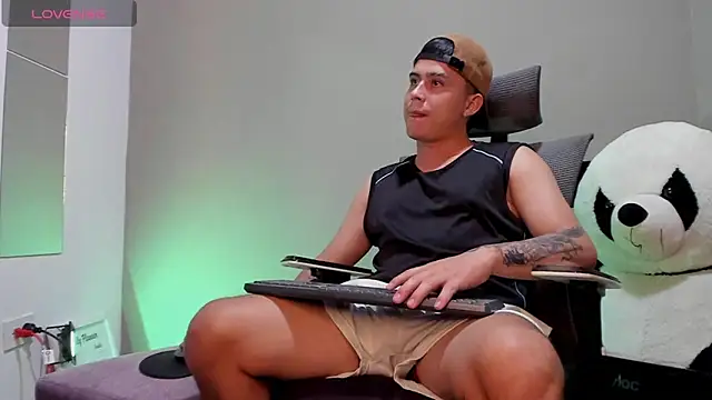 Snapshot of mattiwsmorris_ chatting on 24, 10, 2025 mattiwsmorris online show from 24, 10, 2025