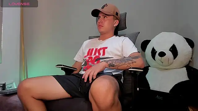 Snapshot of mattiwsmorris_ chatting on 25, 10, 2025 mattiwsmorris online show from 25, 10, 2025