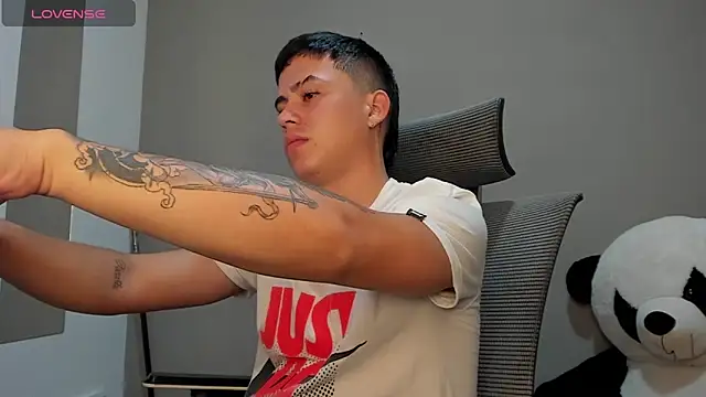 Snapshot of mattiwsmorris_ chatting on 12, 11, 2025 mattiwsmorris online show from 12, 11, 2025