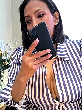 Mrsvictoriaaa online show from 18, 12, 2025