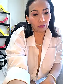 Mrsvictoriaaa online show from 23, 4, 2026