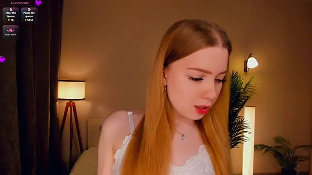 Snapshot of FloraBonde chatting on 2, 3, 2025 FloraBonde online show from 2, 3, 2025