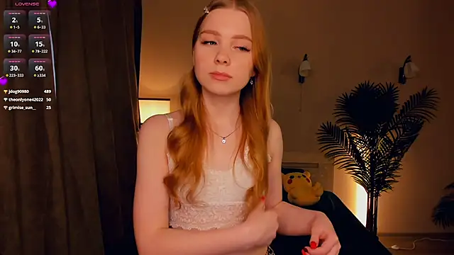 Snapshot of FloraBonde chatting on 7, 3, 2025 FloraBonde online show from 7, 3, 2025