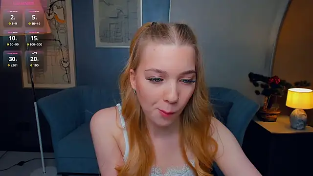 Snapshot of FloraBonde chatting on 3, 10, 2025 FloraBonde online show from 3, 10, 2025