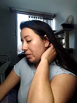 sweetie  annieee online show from 8, 9, 2025