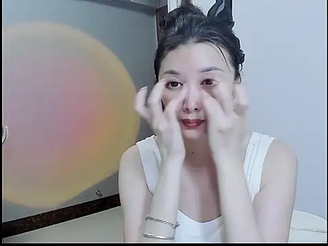 Snapshot of A_dabo chatting on 11, 10, 2025 A dabo online show from 11, 10, 2025