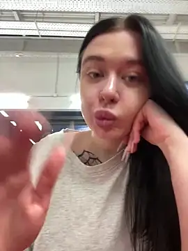 Snapshot of AlishaPrettyBlade chatting on 4, 3, 2025 AlishaPrettyBlade online show from 4, 3, 2025