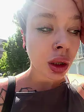 AlishaPrettyBlade online show from 6, 6, 2026