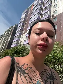 AlishaPrettyBlade online show from 8, 6, 2026