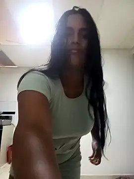 Snapshot of victoria_roussee chatting on 4, 3, 2025 victoria roussee online show from 4, 3, 2025