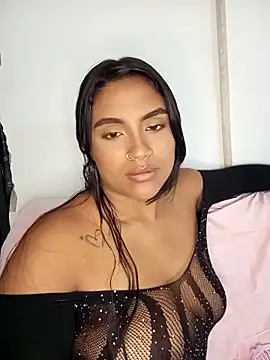 Snapshot of victoria_roussee chatting on 7, 3, 2025 victoria roussee online show from 7, 3, 2025