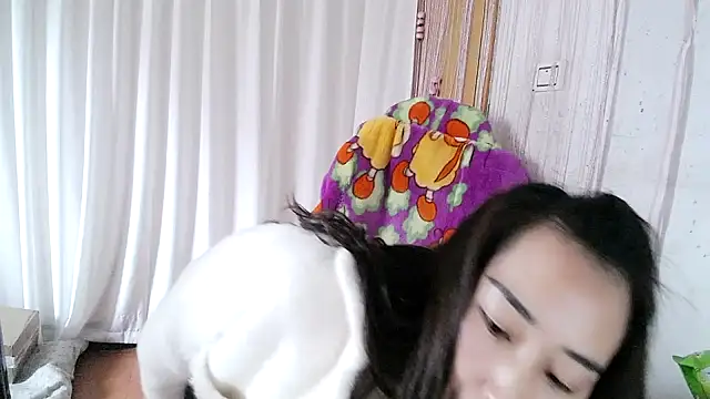 Snapshot of hebe-02 chatting on 5, 3, 2025 hebe-02 online show from 5, 3, 2025